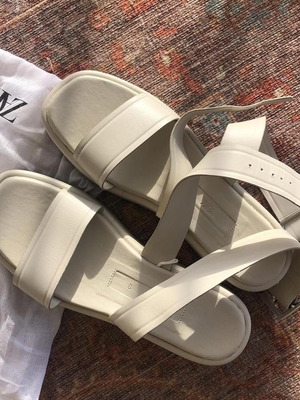 Πέδιλα Zara καινούργια, μέγεθος 40, μπεζ