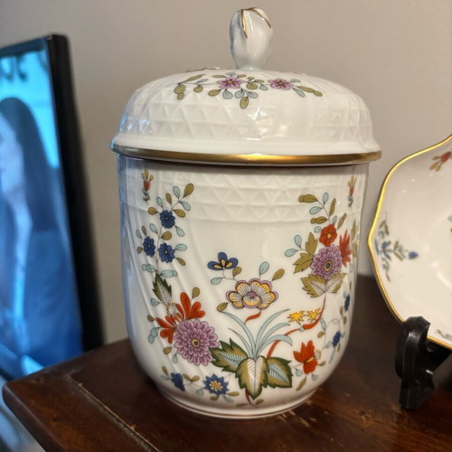 Hutschenreuther porcelain set like new