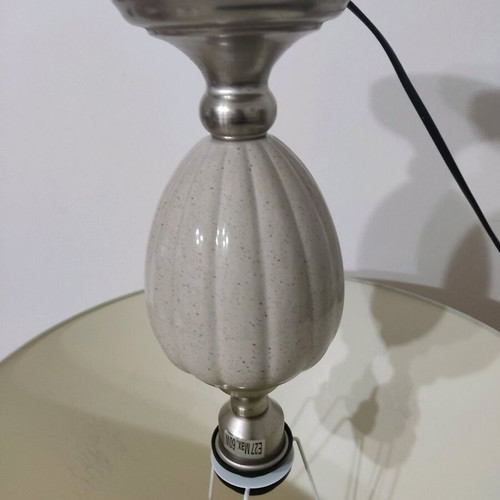 Table lamp like new with metal and porcelain