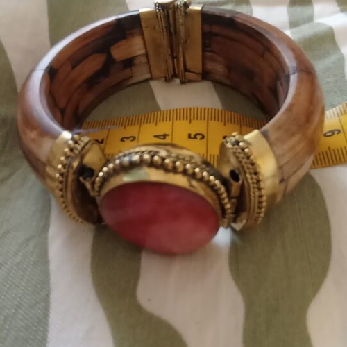 Bracelet new, impressive design with 6 cm diameter