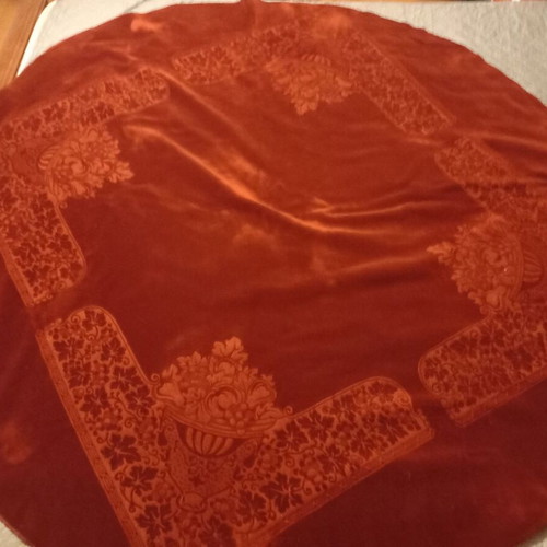 Round tablecloth burgundy used, diameter 155cm
