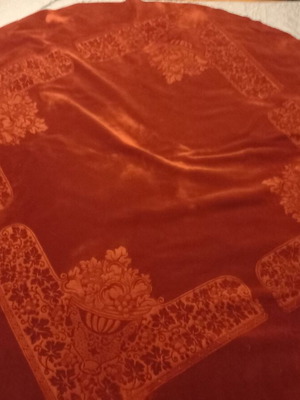 Round tablecloth burgundy used, diameter 155cm