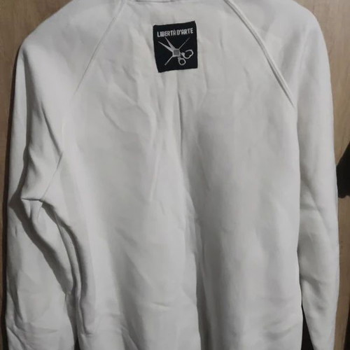 Liberta d'arte white sweatshirt size large