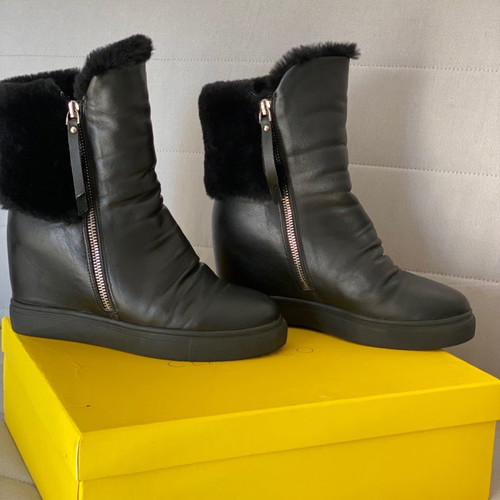 Classico leather fur boots like new, size 38, black