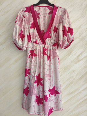 Satin midi dress with puff sleeves and floral pattern made in Italy like new, pink