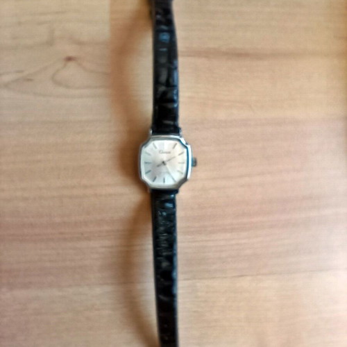 Clowat vintage women's wristwatch used, battery missing