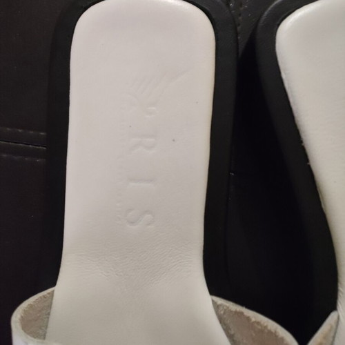 Iris white leather slippers like new, size 38-38.5, black sole