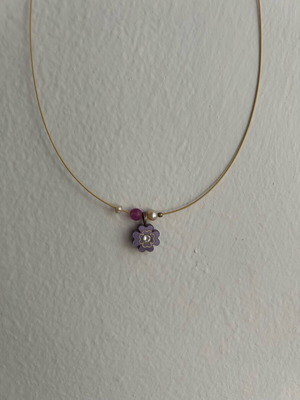 Necklace with purple four-leaf clover and beads used, gold steel wire
