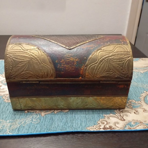 Authentic Indian chest used with embossed brass designs 25×15×15 cm