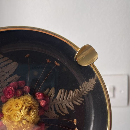 Vintage resin ashtray with dried flowers and gold details
