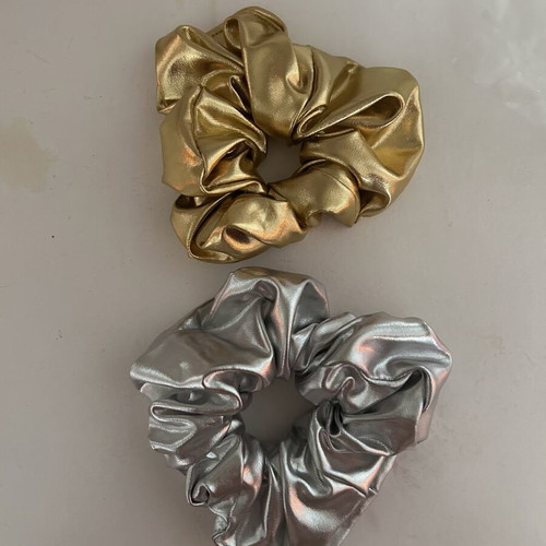Set of 2 scrunchies, gold and silver