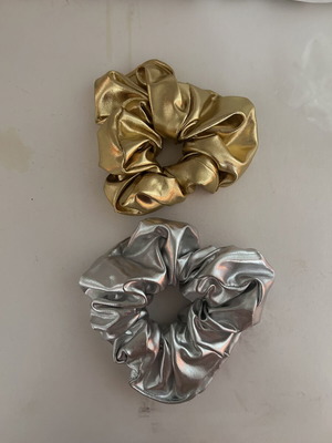 Set of 2 scrunchies, gold and silver