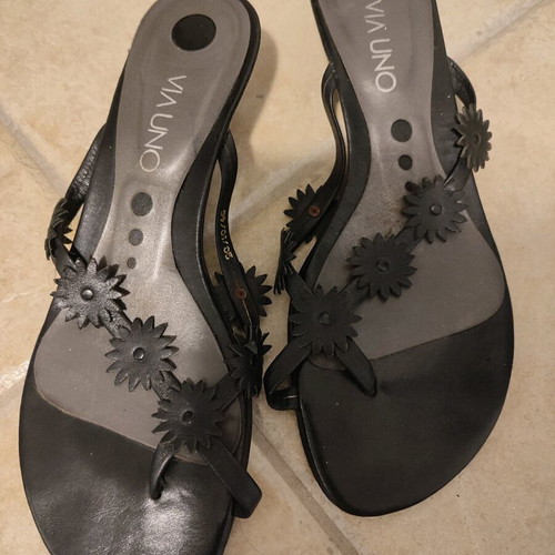 Via Uno black sandals like new with low heel size 37