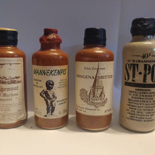 Ceramic miniature bottles of Dutch drinks, pack of 13