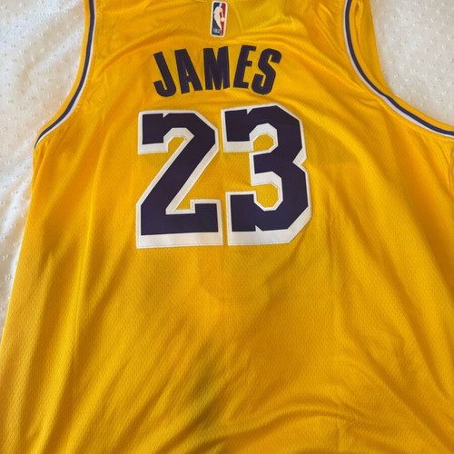 LA Lakers NBA kit XL new with tag