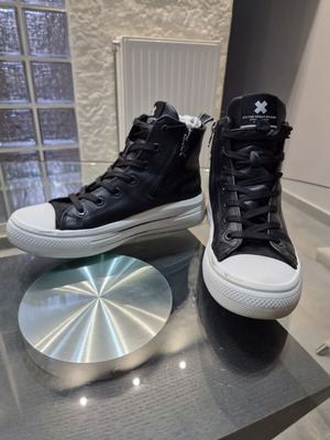 XTI Kids sneakers boots size 38 used, black and white