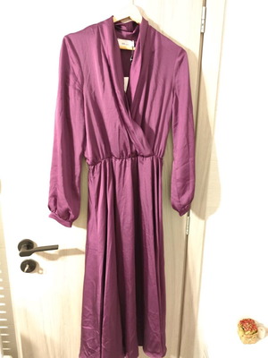 BSB cocktail dress new purple satin with belt and neckline