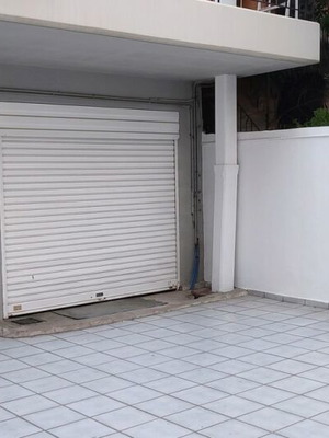 Ιδιωτικός χώρος γκαράζ με ηλεκτρική πόρτα και ρεύμα στην Πάτρα