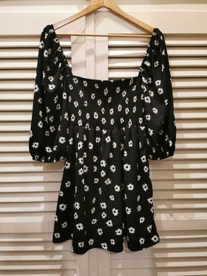 Mini dress Bershka with white flowers medium, like new