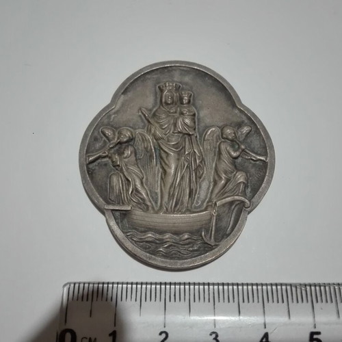 Collectible medal used with Virgin Mary and angels design