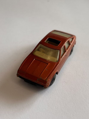 Matchbox 1980 No 8 Rover 3500 toy car