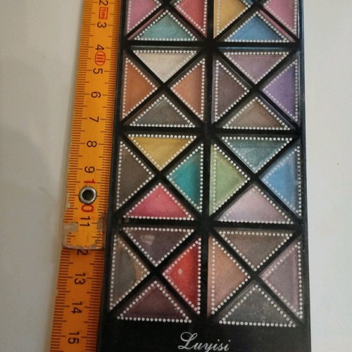 Luyisi eyeshadow glitter palette used with 32 colors