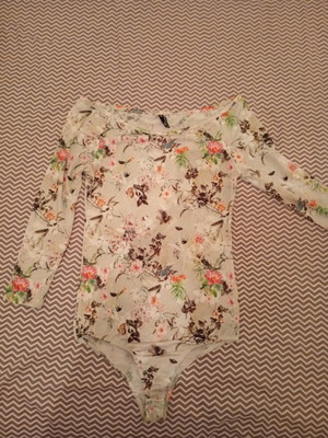 Noobass women's floral bodysuit size S/M like new