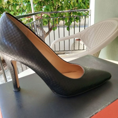 Exe leather black pump like new with 9 cm heel size 36
