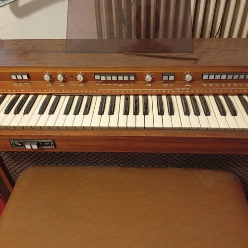 Harmonium with seat