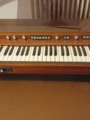 Harmonium with seat