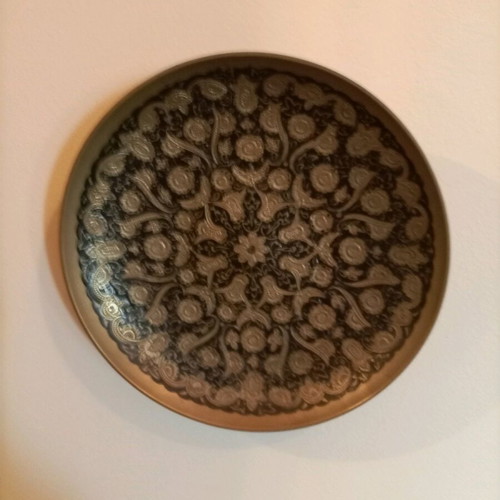 Pakistani wall plate with silver like new, oval 20x20