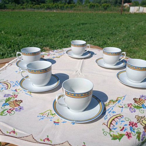 Regent vintage coffee/tea cups and saucers like new