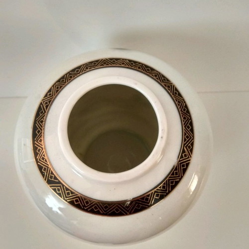 Porcelain vases used, Kutani 17 cm and Gold Peony 13 cm