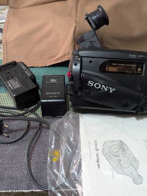 Sony Handycam CCD-TR565E βιντεοκάμερα μεταχειρισμένη με φορτιστή και μπαταρία