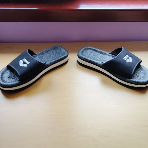 Arena women's slippers size 36 used, black