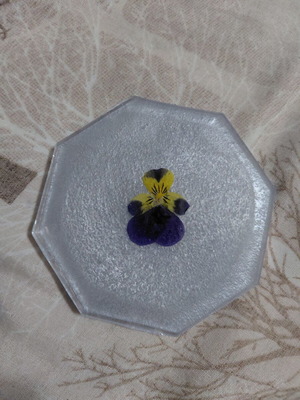 Handmade resin coaster with natural pansy flower