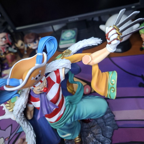 Buggy figure from One Piece anime like new, 26 cm height