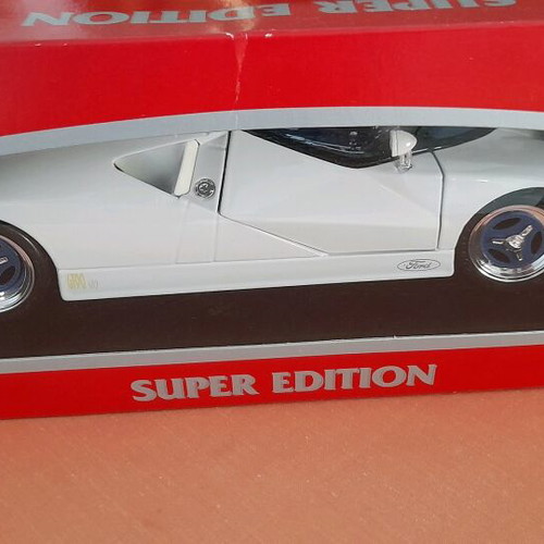 Ford Gt90 1:18
