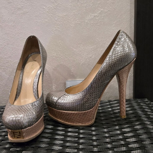 Fendi python leather heels size 37 like new, gray