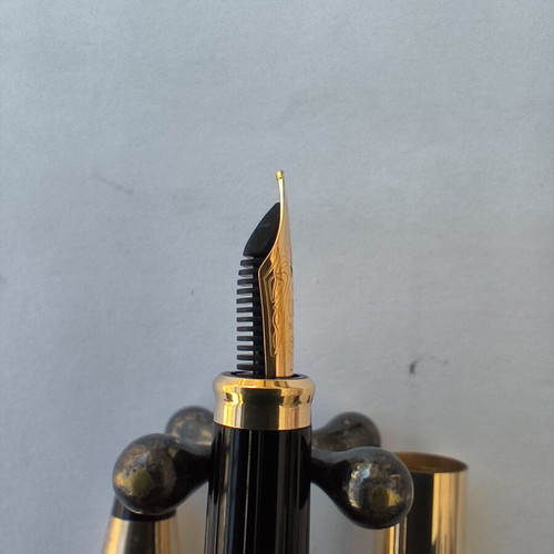 Cross Century gold-plated 14kt pen with 18kt tip like new