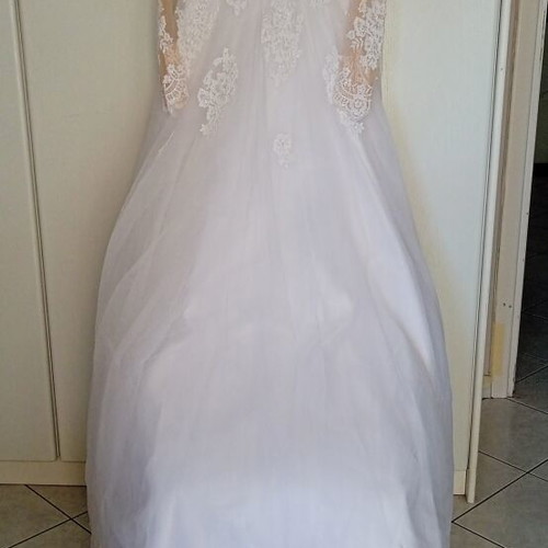 Supernova wedding dress like new, elegant lace details