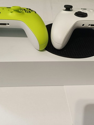 Xbox Series S 512GB σαν καινούργιο με 2 χειριστήρια