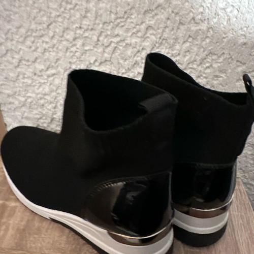 Voi Noi women's sock-style athletic shoes size 41 like new, black
