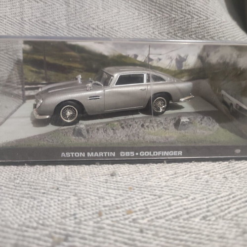 Aston Martin Goldfinger metal miniature 1:43, like new