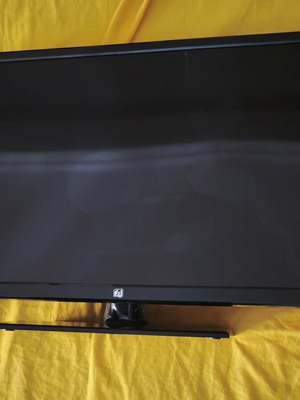 F&U 24 Television used for spare parts, screen needed