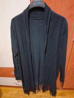 Women's black cardigan like new, one size with fringes