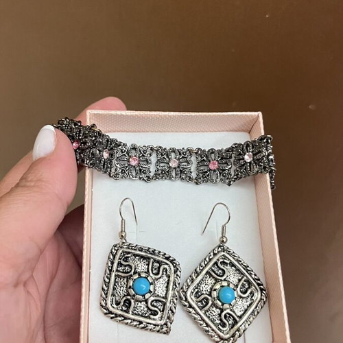 Vintage earrings and bracelet like new