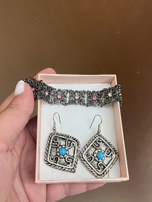 Vintage earrings and bracelet like new