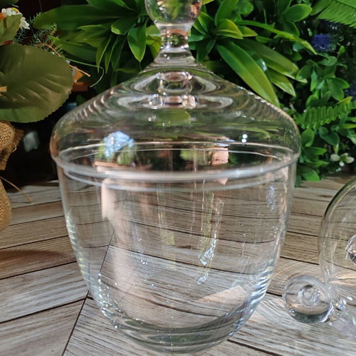 Elegant 3-piece glass set with lids and Vela aroma lamp