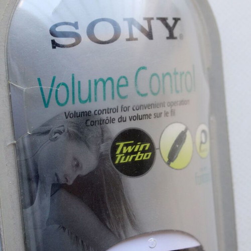 Sony Walkman MDR-E819V stereo headphones with volume control new
